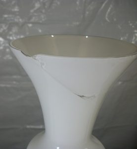 restauração de um vaso de vidro
