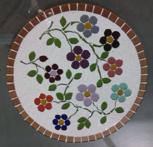 mosaico fazendo flores